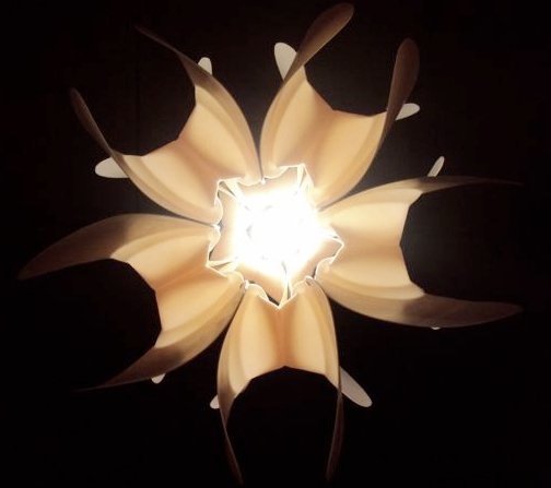 LOTO lamp van Eugenio Menjivar - gimmii