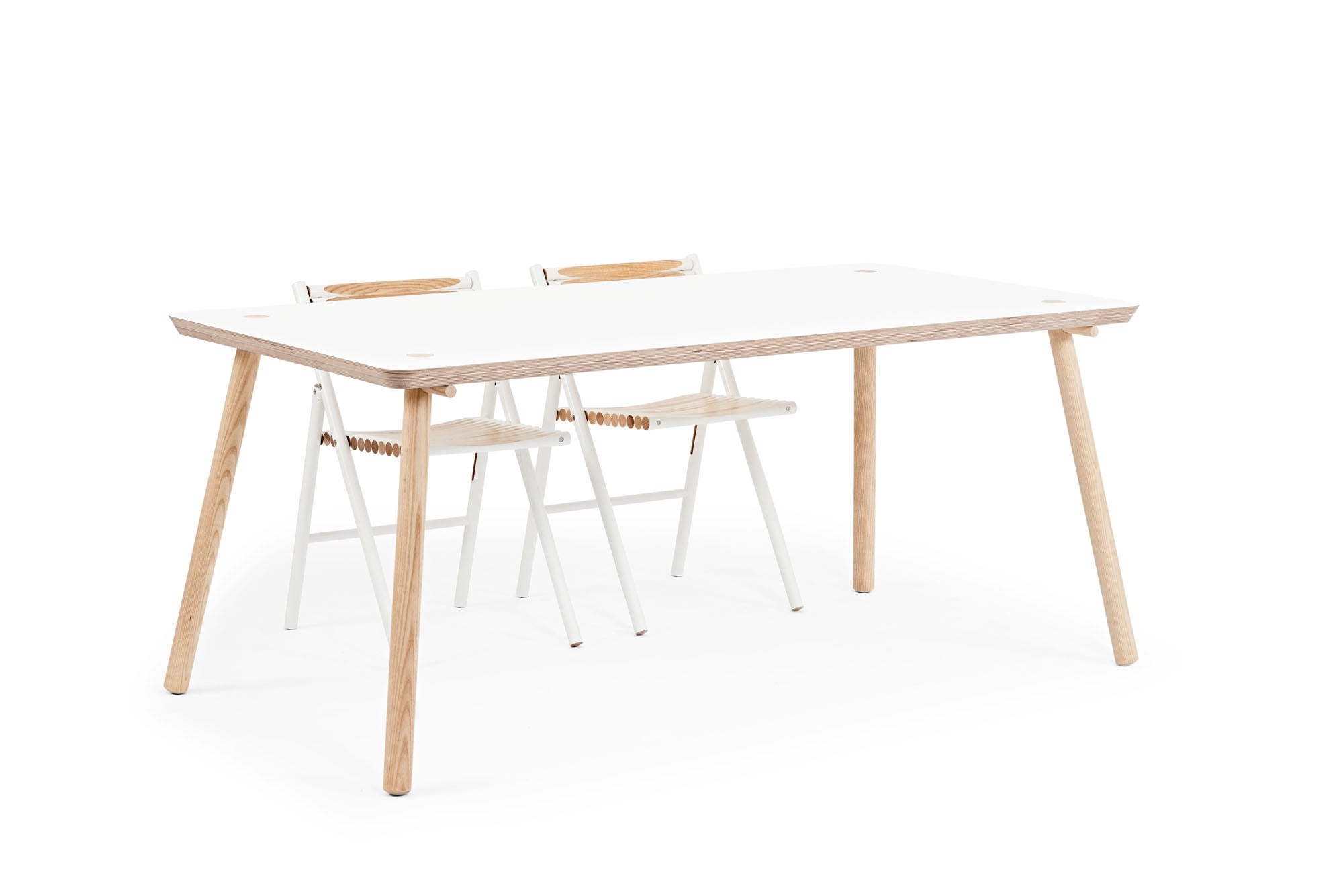 Tafel STIP heeft poten van trapleuningen - gimmii