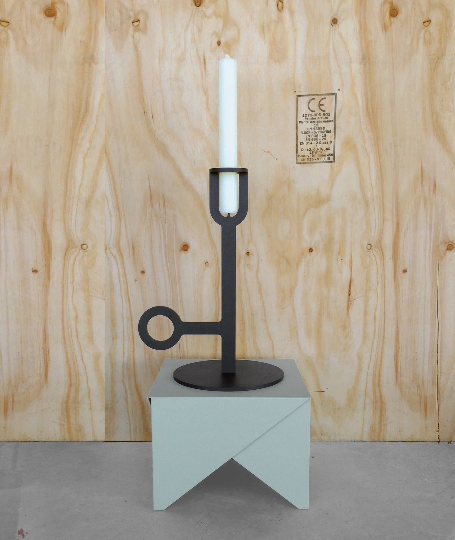 Vloerkandelaar Carry On Big, maakt van iedere kaars een stralend middelpunt - gimmii