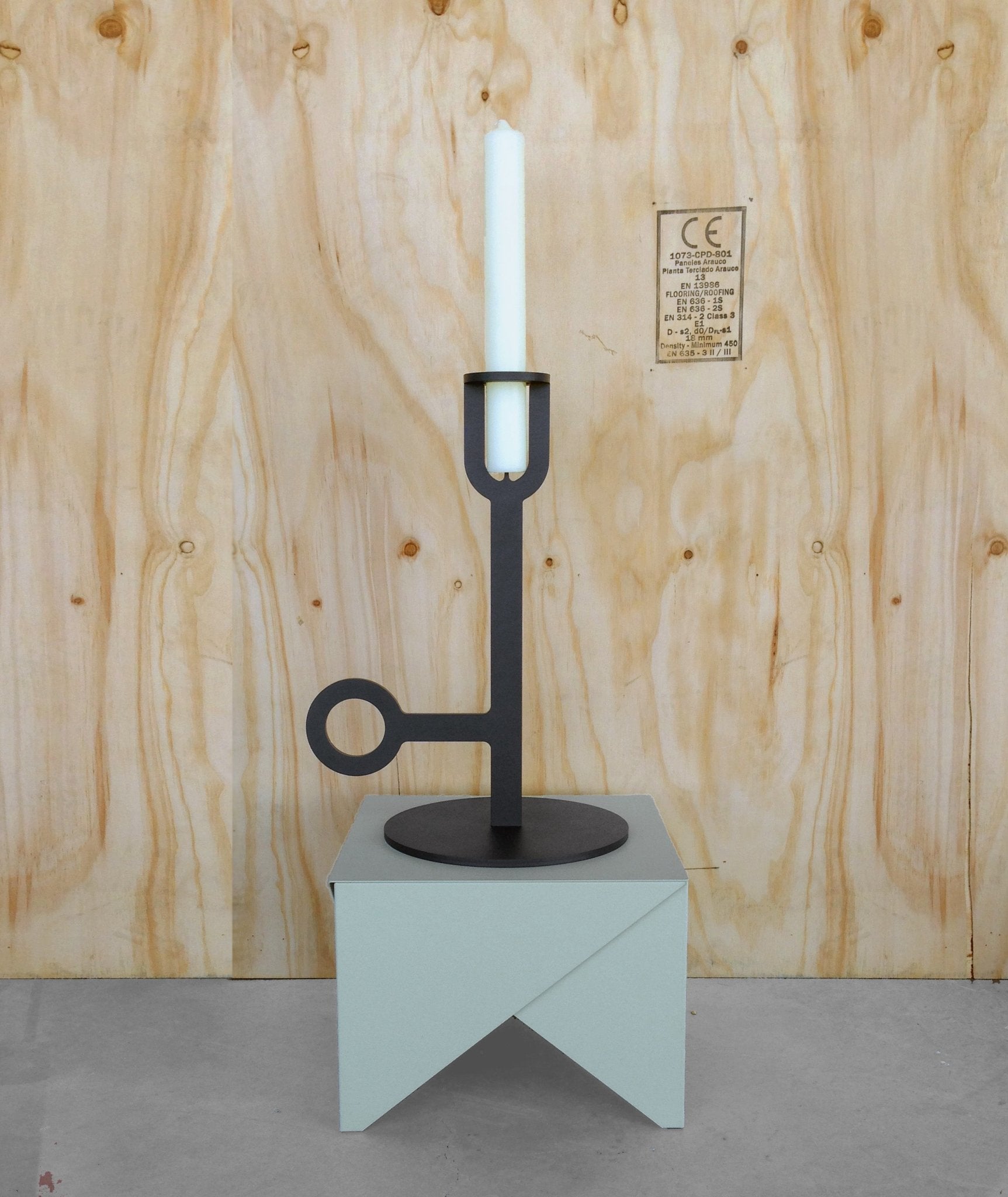 Vloerkandelaar Carry On Big, maakt van iedere kaars een stralend middelpunt - gimmii