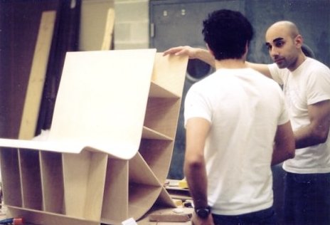 Zittend op de boekenkast - gimmii