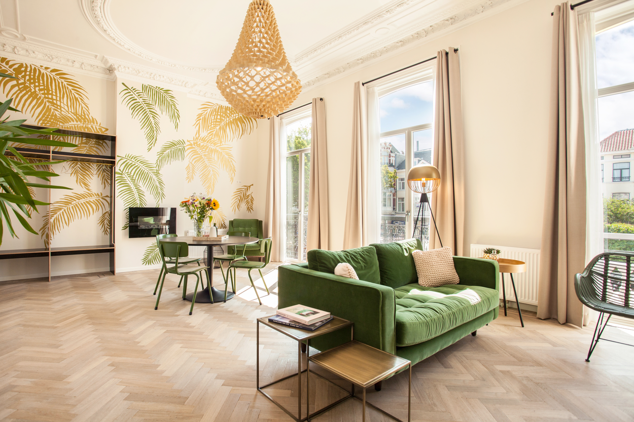Crown Kroonluchter Champagne Jspr Happy Klant Gimmii Project Paulowna Boutique Hotel Den Haag Emerald