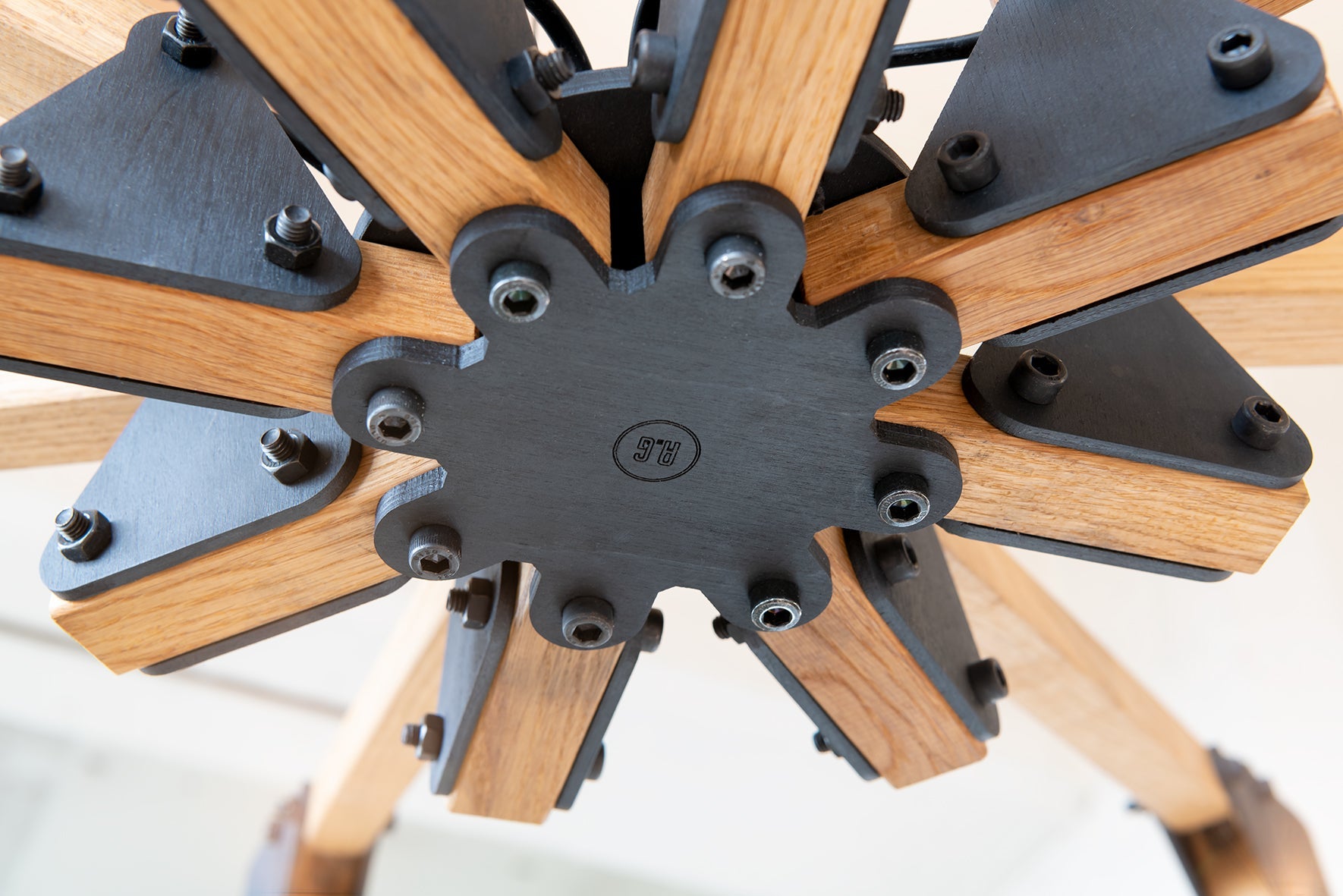 Triangle chandelier 8 arms - gimmiigimmii