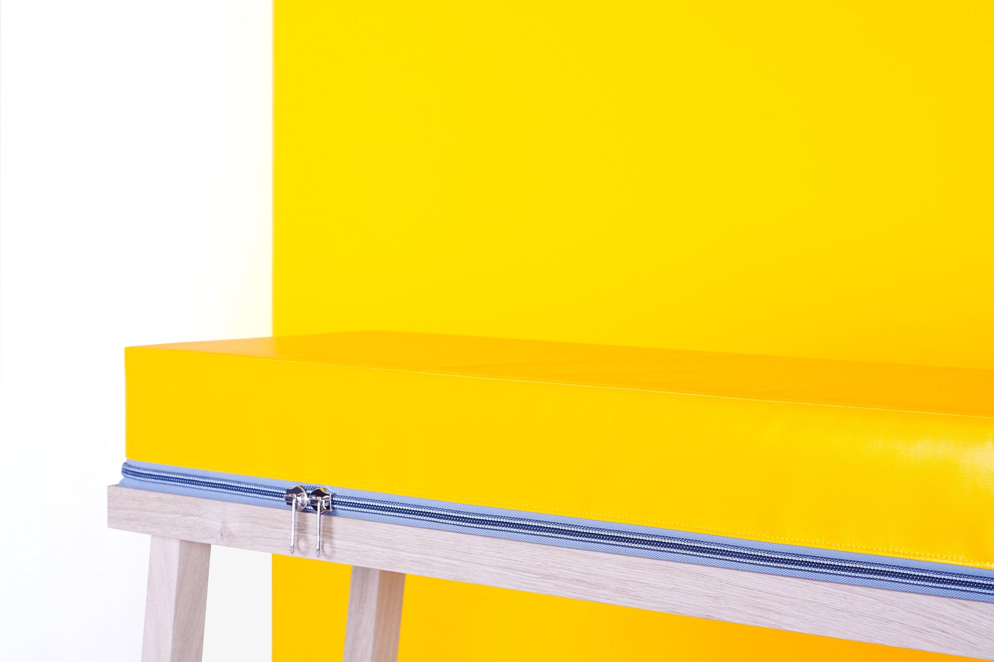 Truecolors barbench - gimmiiVisser en Meijwaard