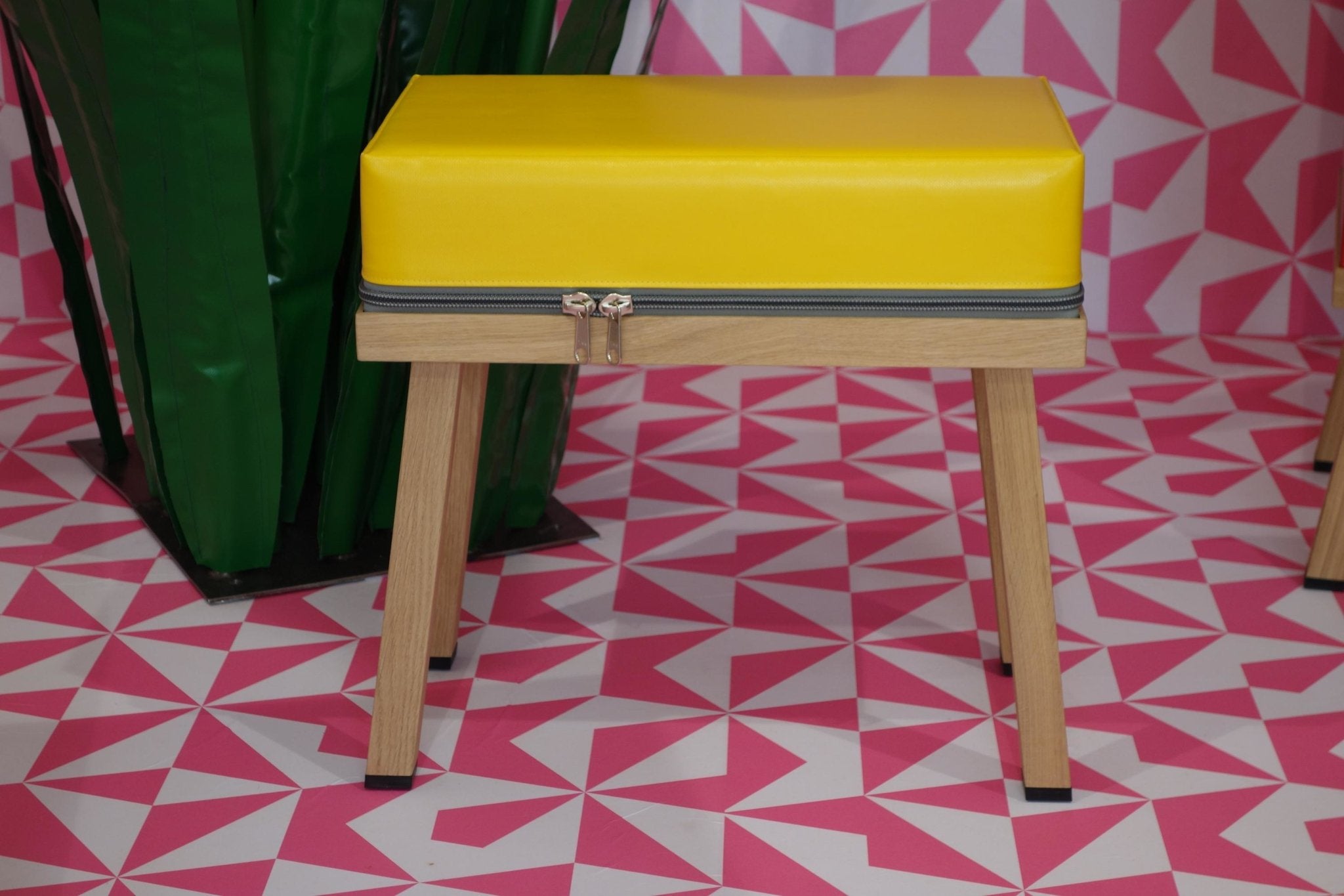 Truecolors stool - gimmiiVisser en Meijwaard