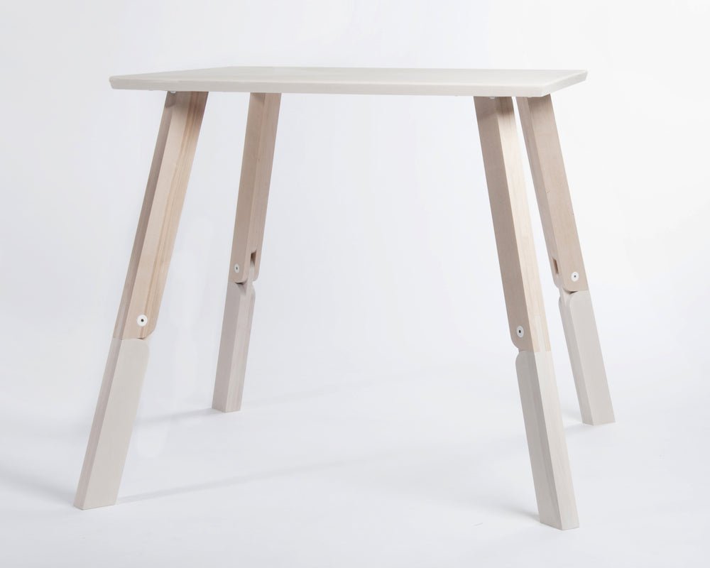 Bambi Table door Caroline Olsson - gimmii