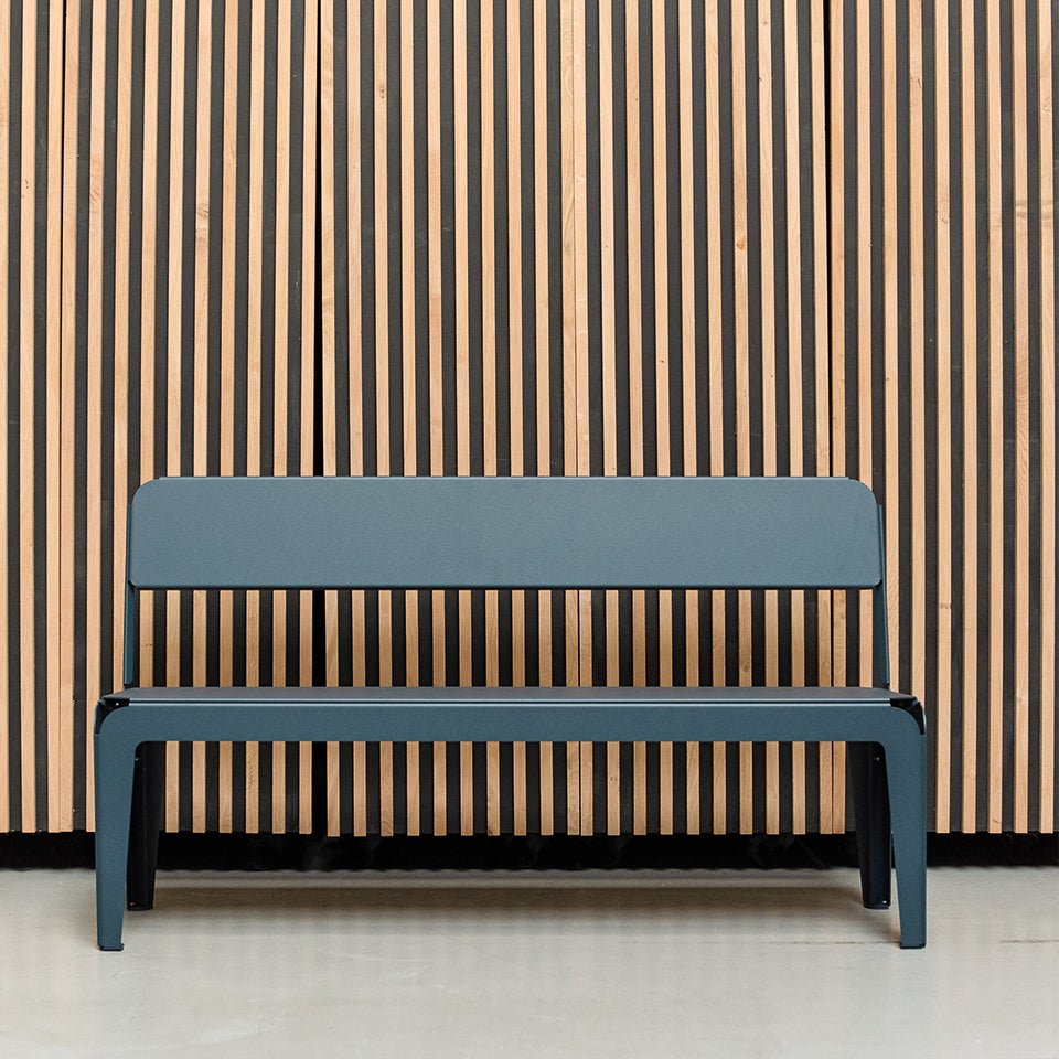 Bended bench with backrest - gimmiigimmii